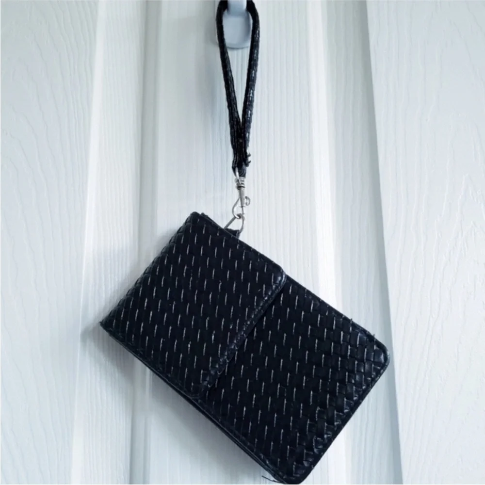 Capelli of New York wallet wristlet black crosshatch leather  6x4